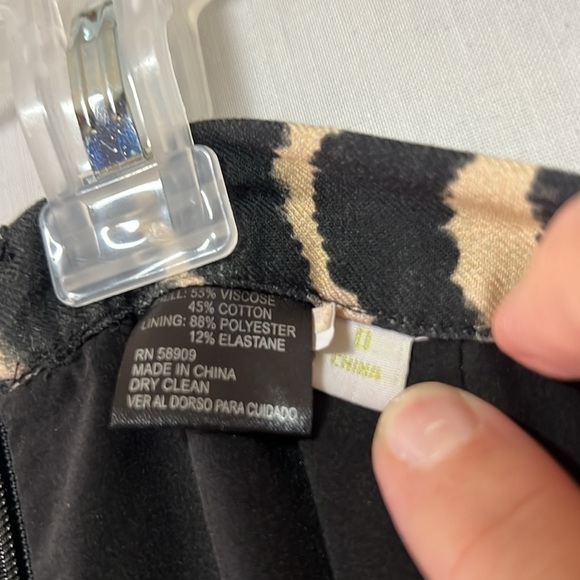 Women’s Gianni Bini skirt size 0 zebra‎ print zipper back Good condition - Picture 5 of 5